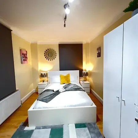 Comfy 2 Bedroom Flat Edgware Road